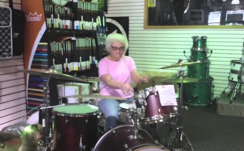 A avó baterista