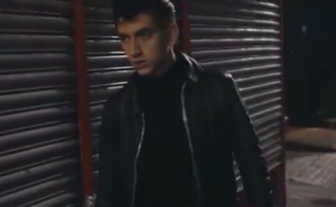 Imagem do novo videoclip Why'd You Only Call Me When You're High?