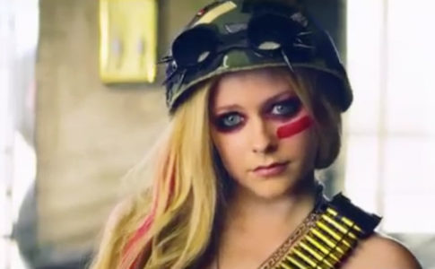 Avril Lavigne - Imagem Promocional do Videoclip Rock N' Roll