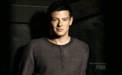 Imagem de homenagem a Cory Monteith nos Teen Choice Awards