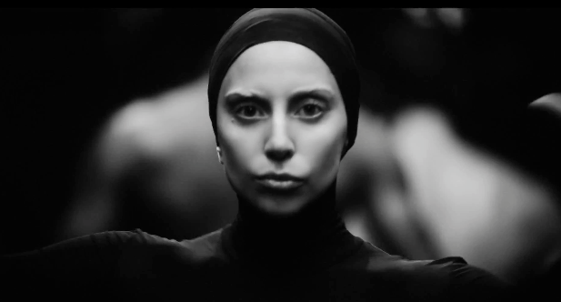 Lady Gaga - Imagem promocional do videoclip "Applause"