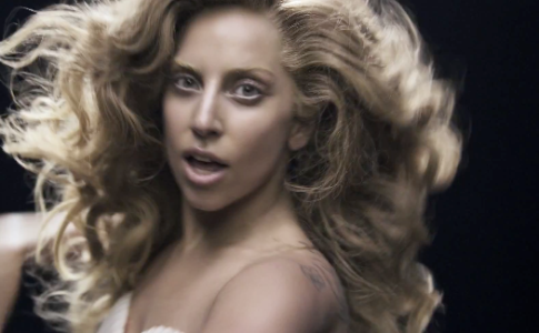 Lady Gaga - Imagem promocional do videoclip "Applause"