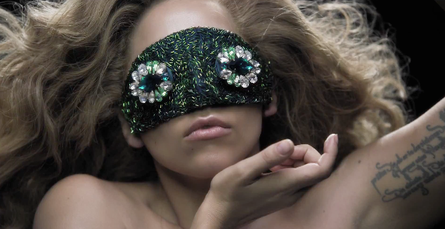 Lady Gaga - Imagem promocional do videoclip "Applause"