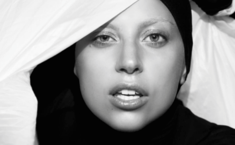Lady Gaga - Imagem promocional do videoclip "Applause"