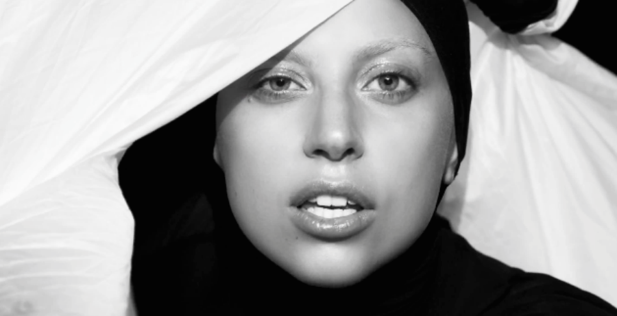 Lady Gaga - Imagem promocional do videoclip "Applause"