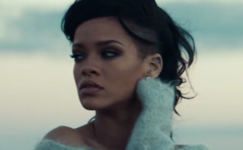 Rihanna no Videoclip Diamonds