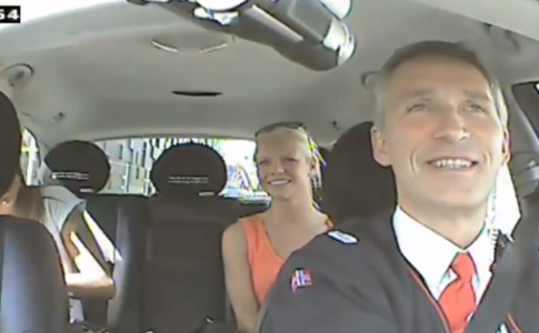 Jens Stoltenberg no papel de taxista