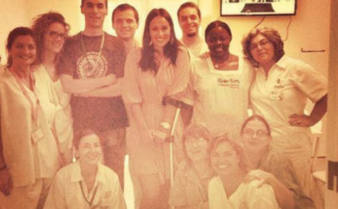 Rita Pereira com a equipa do Hospital Dona Estefânia