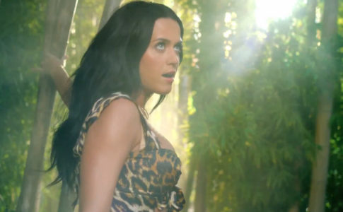 Katy Perry no videoclip de Roar