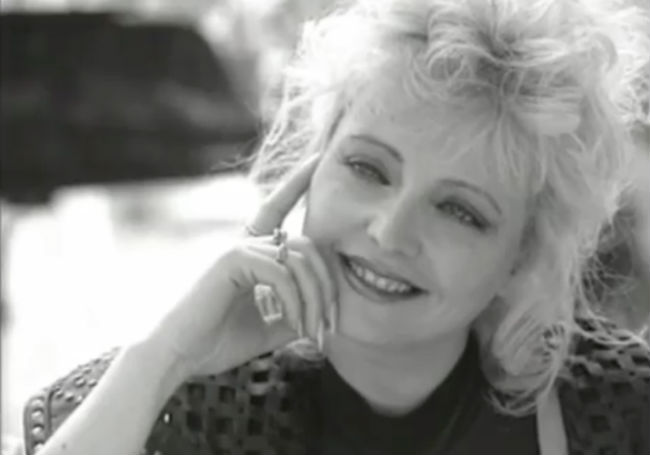 Ágata - Imagem promocional do videoclip "Perfume de Mulher"