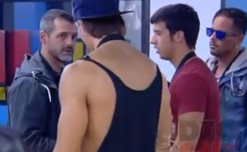 Aníbal no momento de despedida do grupo