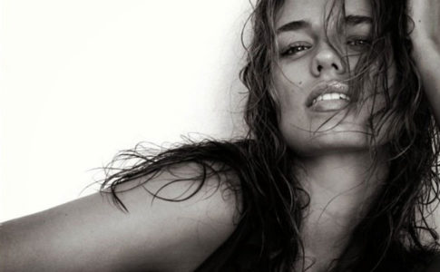 Elliott Sailors como modelo feminina