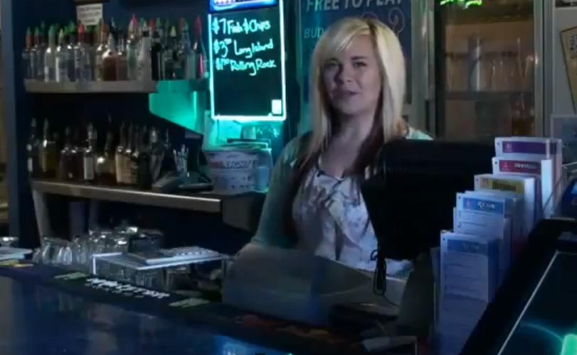 Empregada de balcão Aurora Kephart