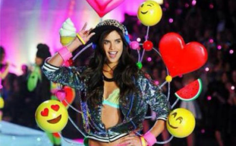 Sara Sampaio durante o desfile da Victoria's Secret