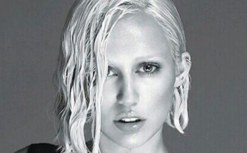 Miley Cyrus na produção para a revista W Magazine