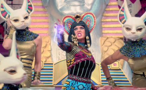 Imagem Promocional no video clip "Dark Horse"