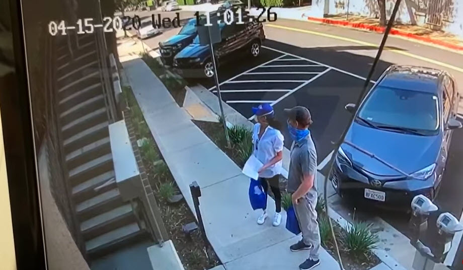 Harry e Meghan Markle foram "apanhados" a distribuir comida por pessoas necessitadas em Los Angeles