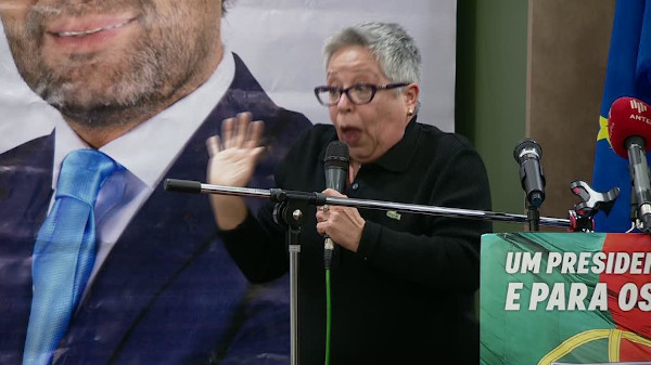 Maria Vieira canta parabéns a André Ventura