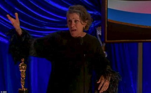 Frances McDormand nos Óscares 2021